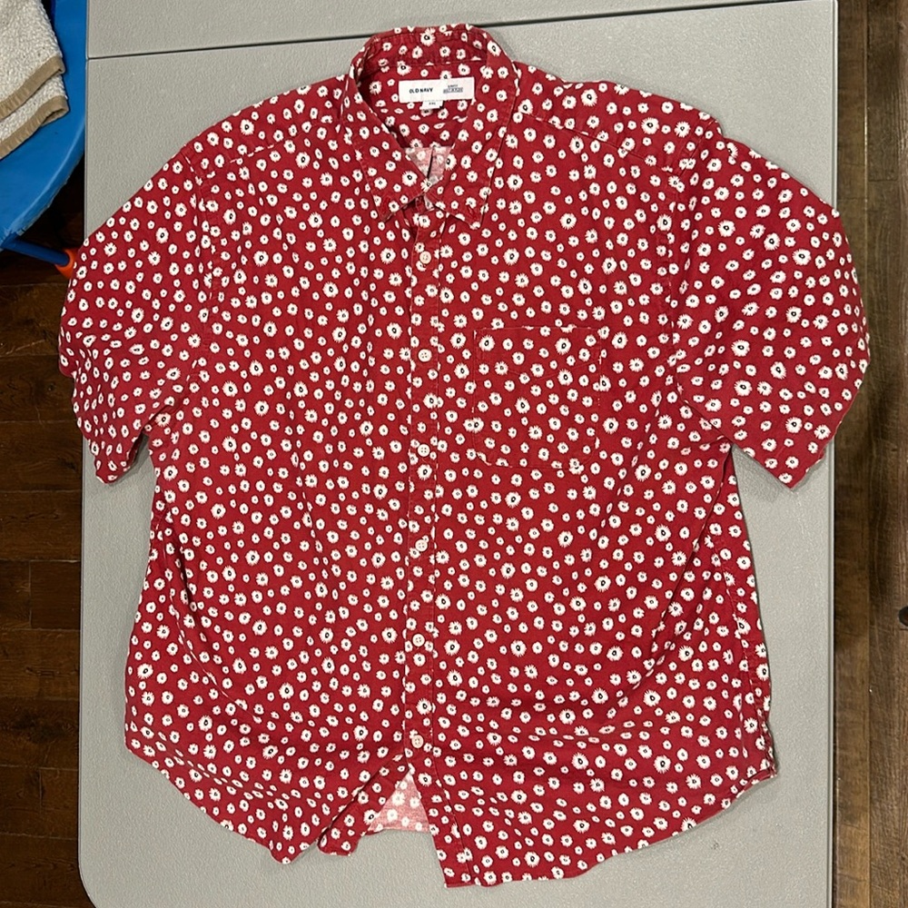 Old navy short sleeve button down shirt. Xxl